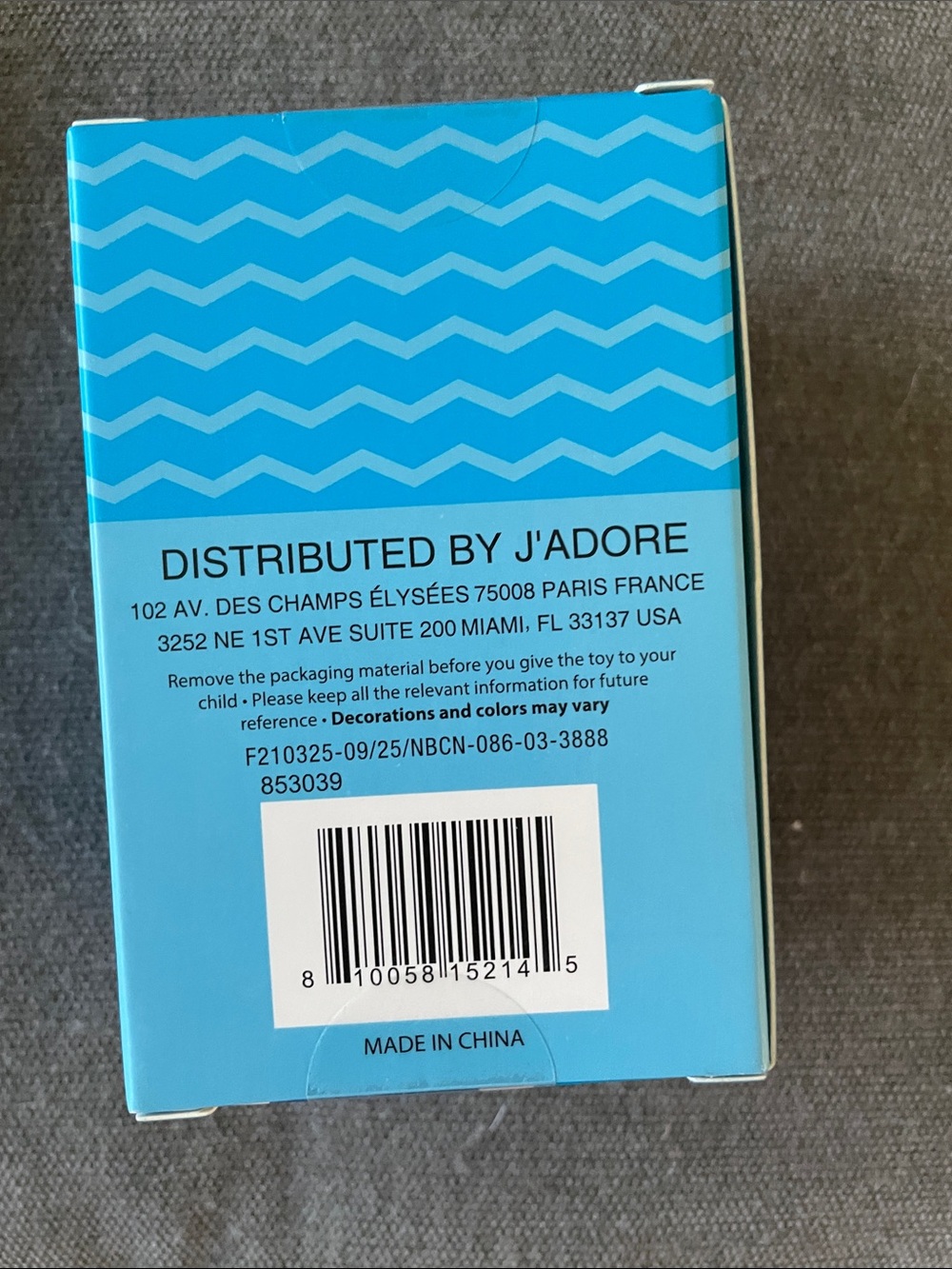 Super Mario Yellow Question Block Keychain - Picture 2 of 3